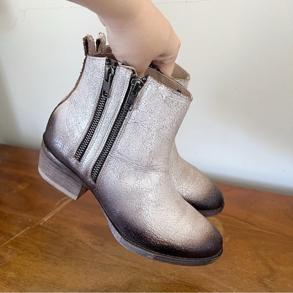 Circle G • White & Black Zipper Fashion Booties western painted distressed